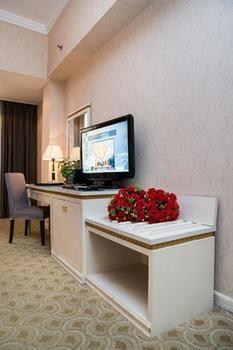 New Plum Garden Seasons Hotel - Shenzhen Zhucun  Extérieur photo