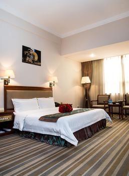 New Plum Garden Seasons Hotel - Shenzhen Zhucun  Extérieur photo